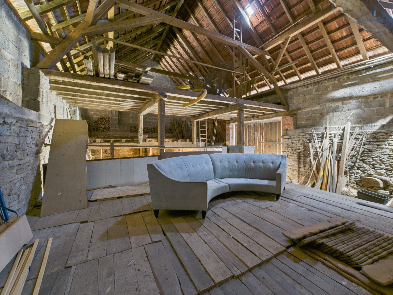 **Spannender Bauernhof mit zwei Häusern, XXL-Scheune, PV-Anlage, Wärmepumpe, 2xGaragen uvm.!**