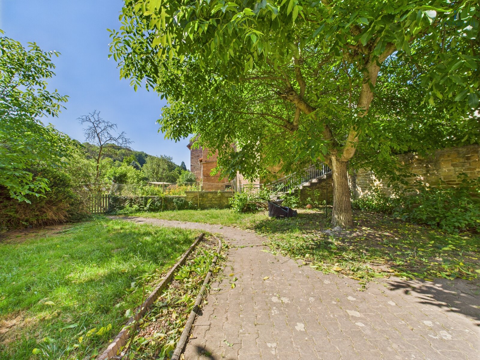 **Spannender Bauernhof mit zwei Häusern, XXL-Scheune, PV-Anlage, Wärmepumpe, 2xGaragen uvm.!**