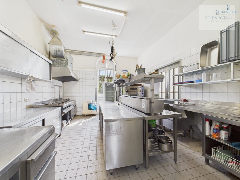 **Gastonomiebetrieb im hist. Gebäude mit großem Außenbereich - erstklassige Lage!** 