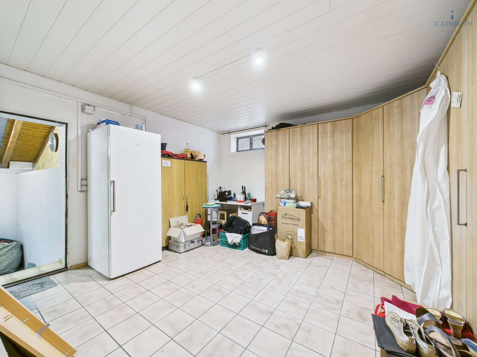 **Einfamilienhaus mit schöner Gartenfläche, guter Raumaufteilung, neuer HZ, gr. Garage, uvm.**