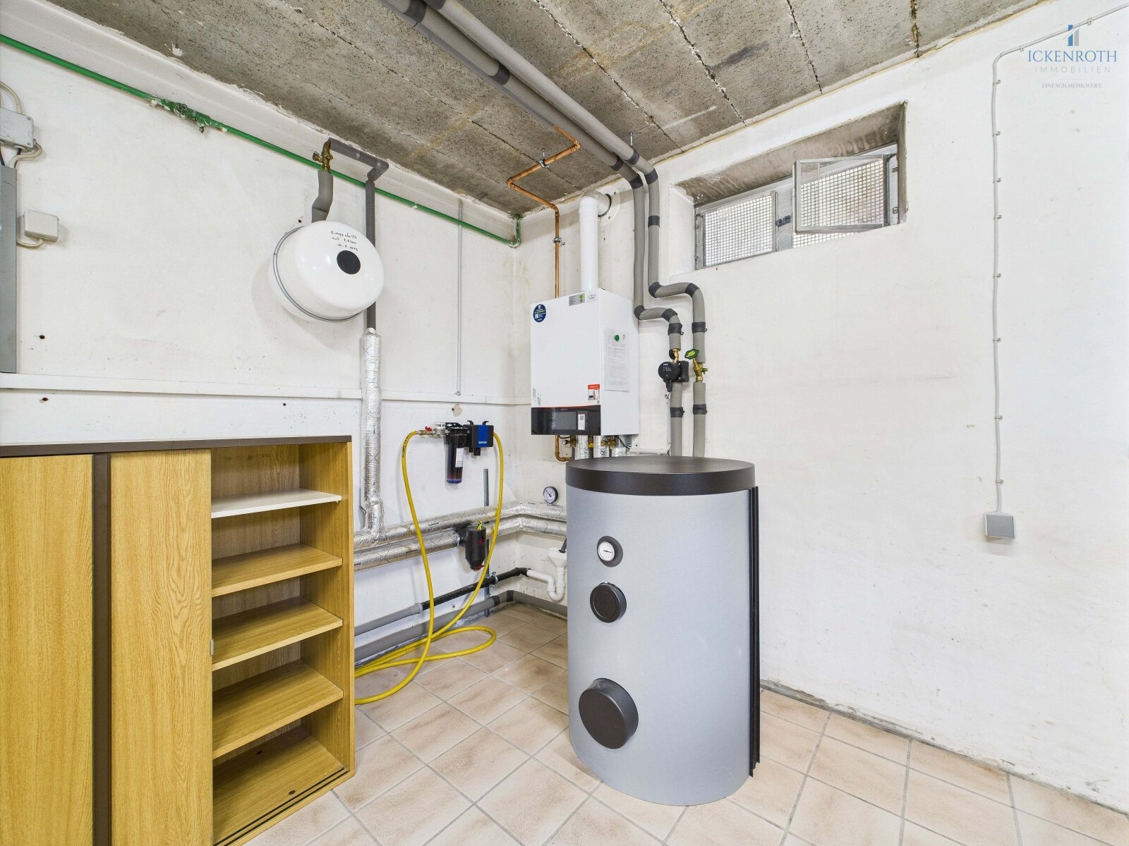 **Einfamilienhaus mit schöner Gartenfläche, guter Raumaufteilung, neuer HZ, gr. Garage, uvm.**