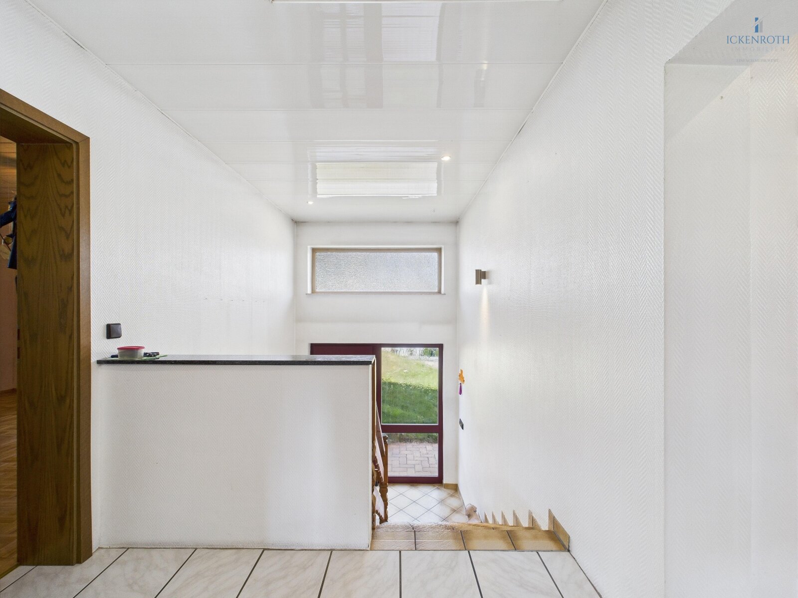 **Einfamilienhaus mit schöner Gartenfläche, guter Raumaufteilung, neuer HZ, gr. Garage, uvm.**