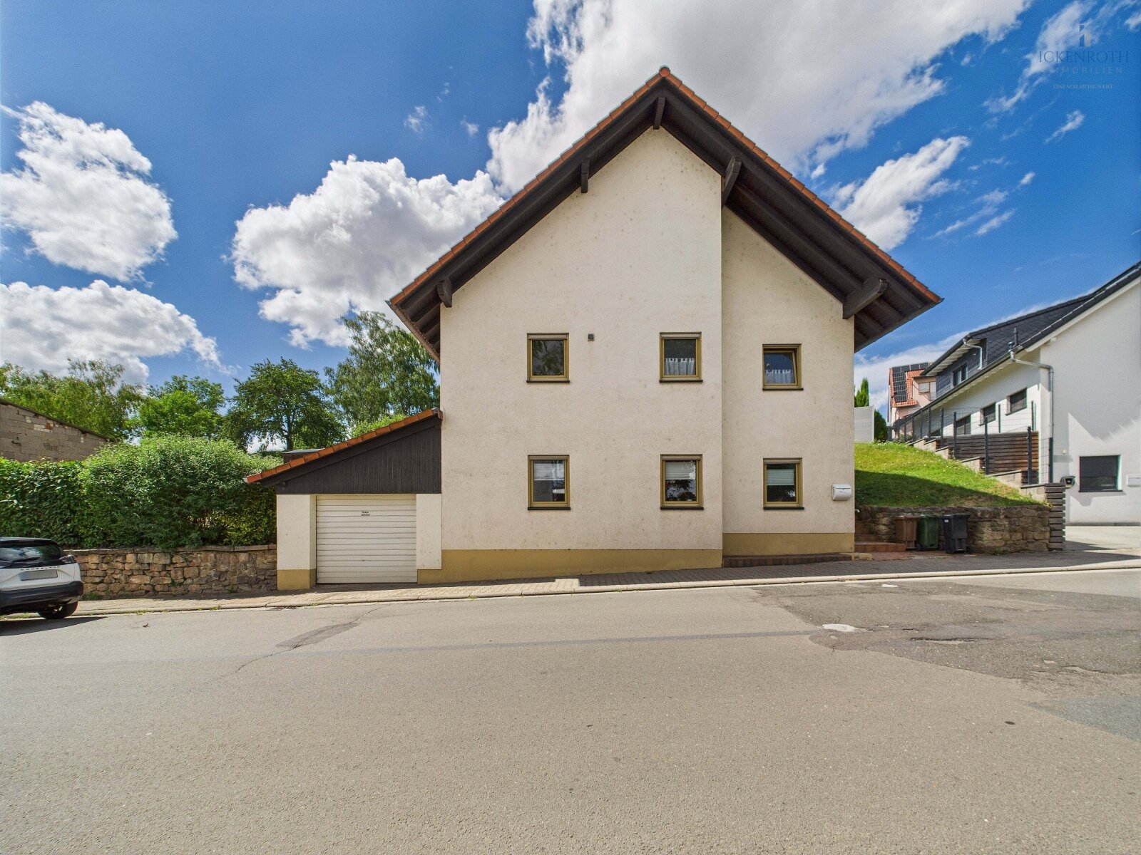 **Einfamilienhaus mit schöner Gartenfläche, guter Raumaufteilung, neuer HZ, gr. Garage, uvm.**