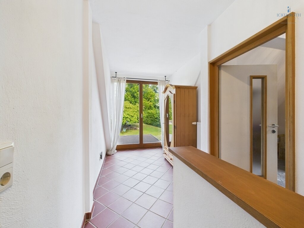 **Charmantes 1-2-Familienhaus mit idyllischer Gartenfläche, neuer HZ, Garage - einzigartig!**