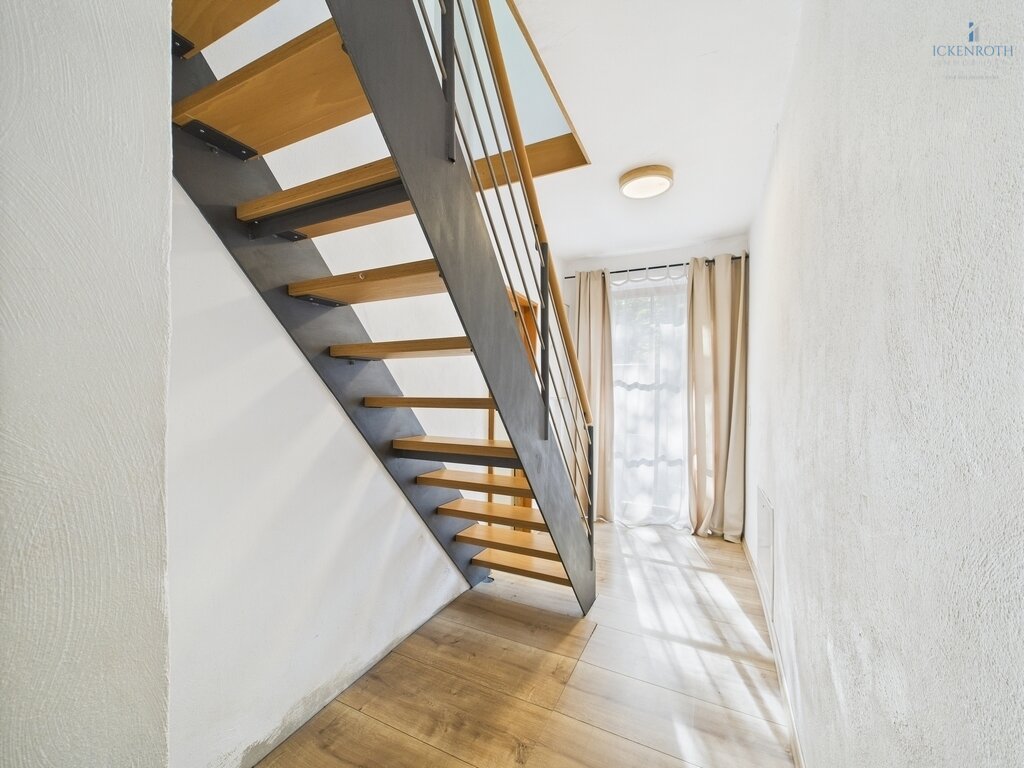 **Charmantes 1-2-Familienhaus mit idyllischer Gartenfläche, neuer HZ, Garage - einzigartig!**