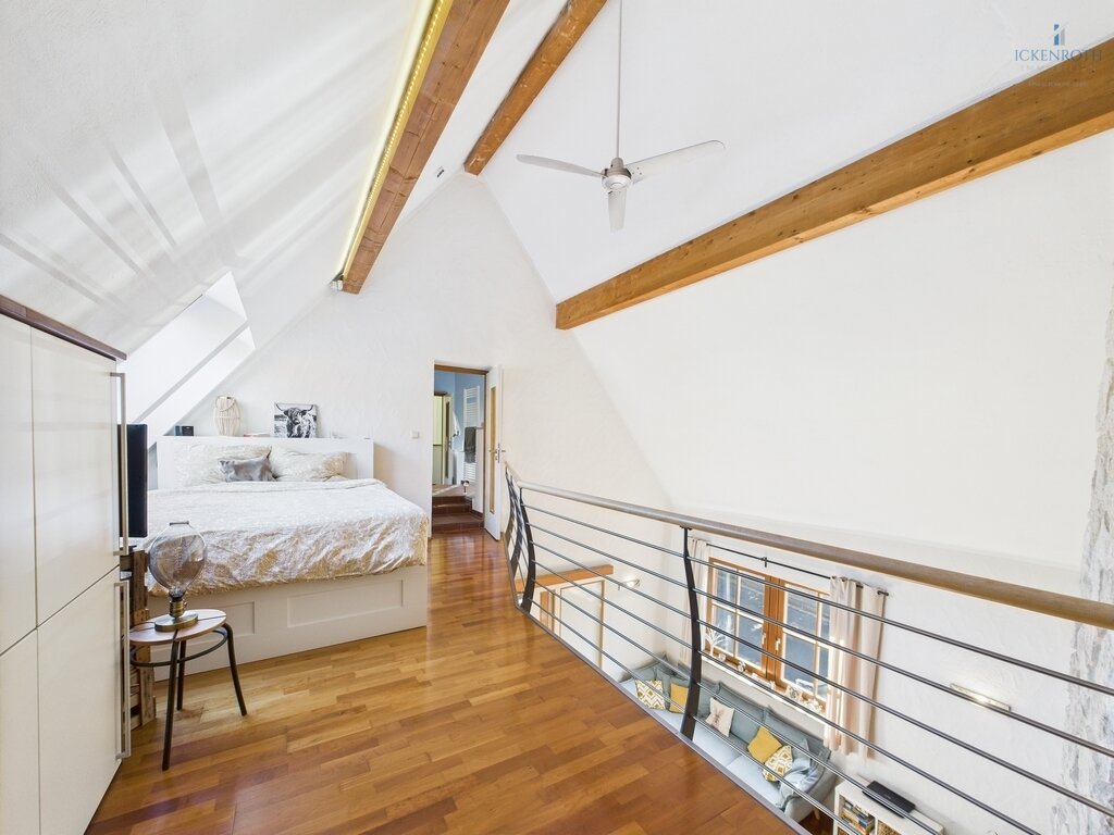 **Charmantes 1-2-Familienhaus mit idyllischer Gartenfläche, neuer HZ, Garage - einzigartig!**