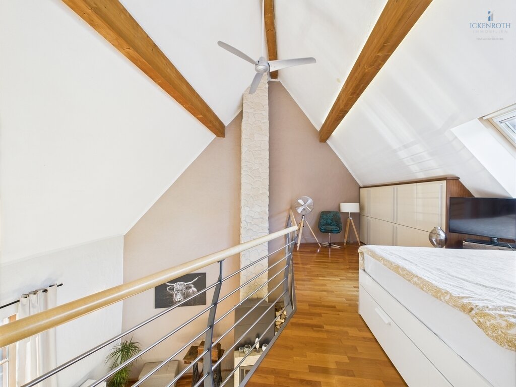 **Charmantes 1-2-Familienhaus mit idyllischer Gartenfläche, neuer HZ, Garage - einzigartig!**