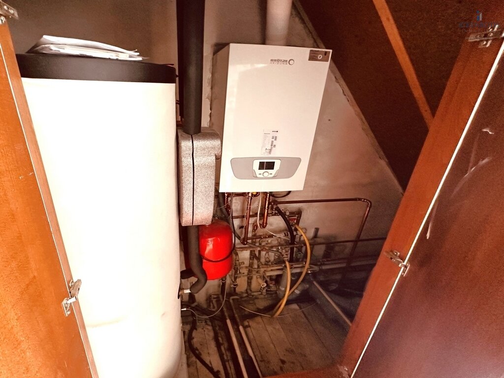 **Charmantes 1-2-Familienhaus mit idyllischer Gartenfläche, neuer HZ, Garage - einzigartig!**