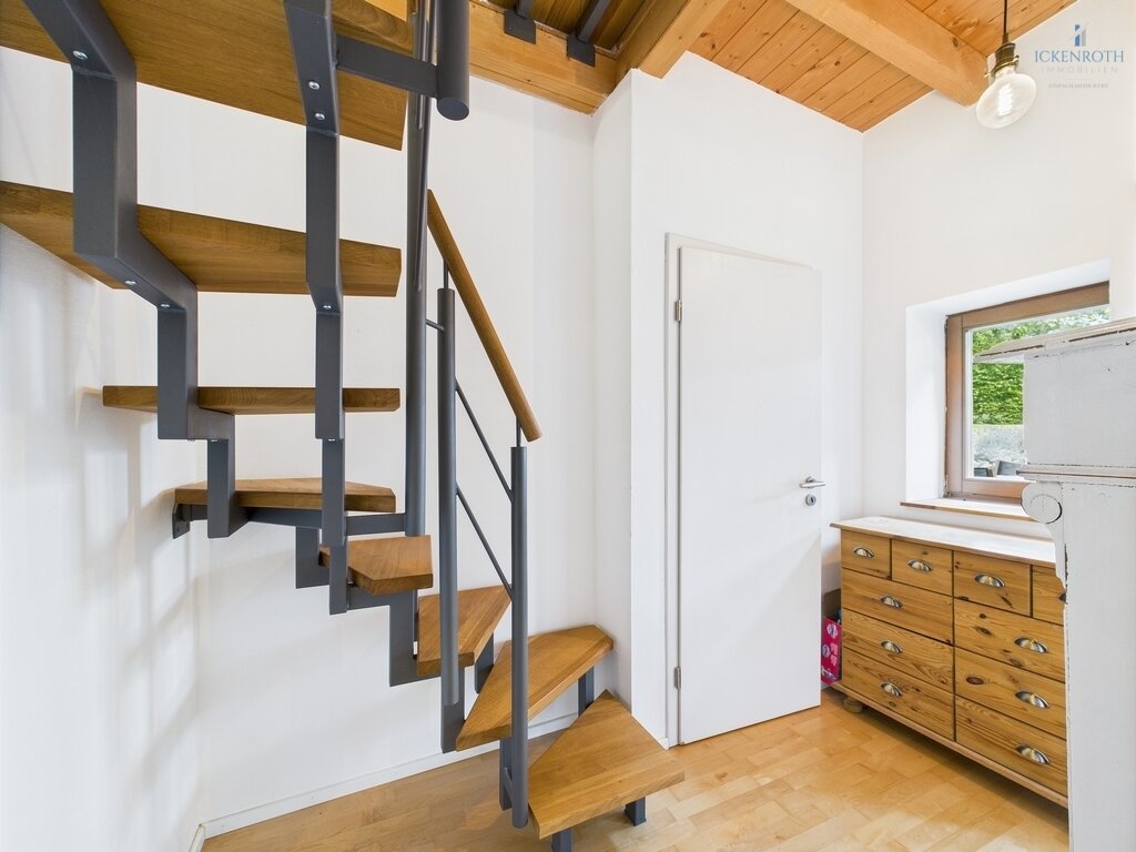 **Charmantes 1-2-Familienhaus mit idyllischer Gartenfläche, neuer HZ, Garage - einzigartig!**