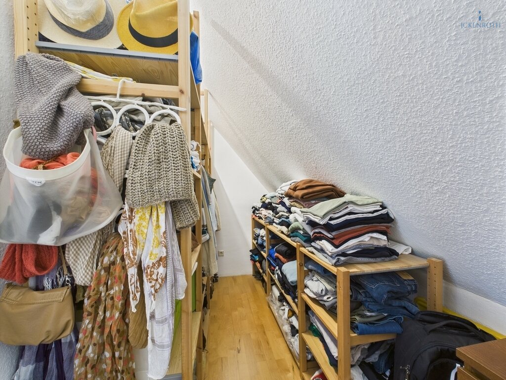 **Charmantes 1-2-Familienhaus mit idyllischer Gartenfläche, neuer HZ, Garage - einzigartig!**