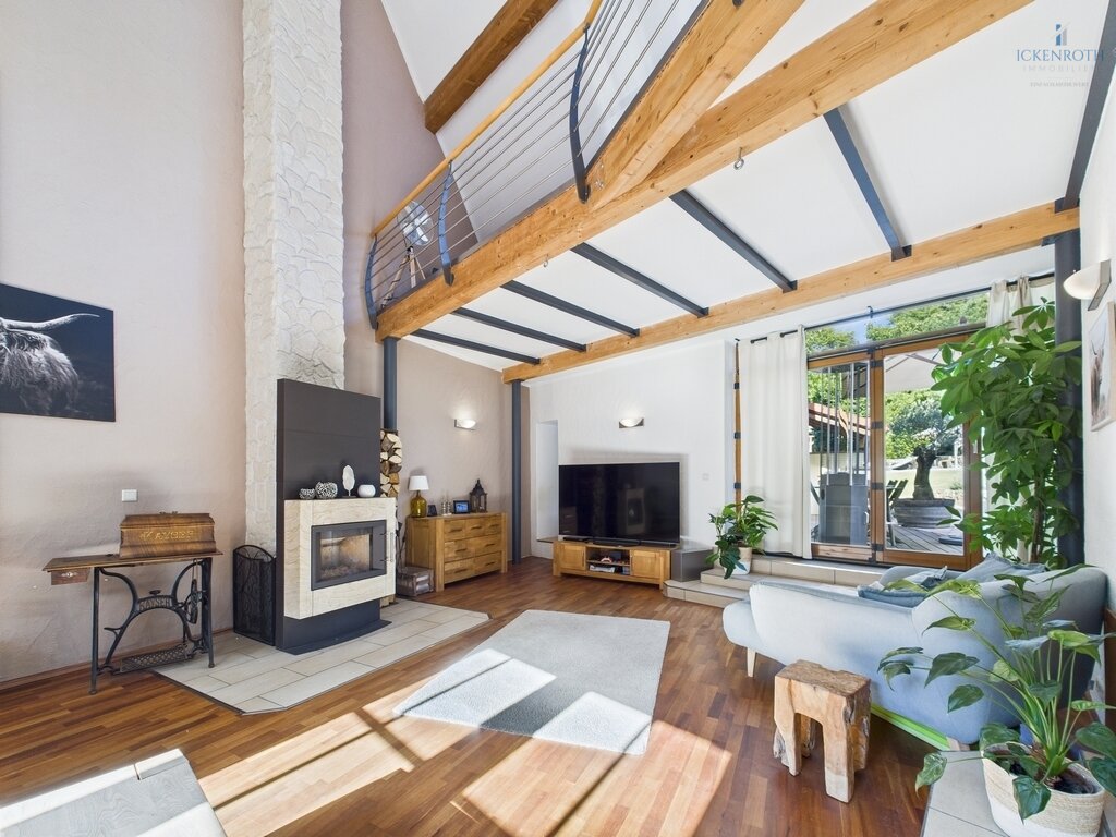 **Charmantes 1-2-Familienhaus mit idyllischer Gartenfläche, neuer HZ, Garage - einzigartig!**