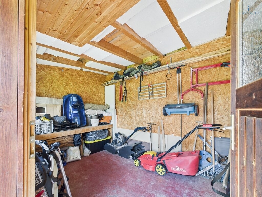 **Charmantes 1-2-Familienhaus mit idyllischer Gartenfläche, neuer HZ, Garage - einzigartig!**