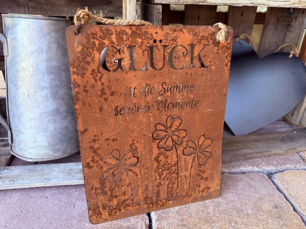 **Charmantes 1-2-Familienhaus mit idyllischer Gartenfläche, neuer HZ, Garage - einzigartig!**