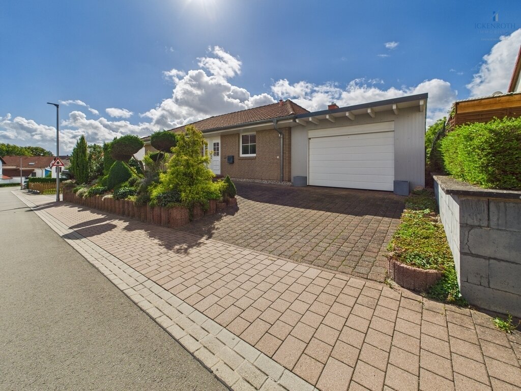 **Traumhafter Bungalow mit idyllischem Garten, XXL Garage, Wintergarten, barrierefrei!**