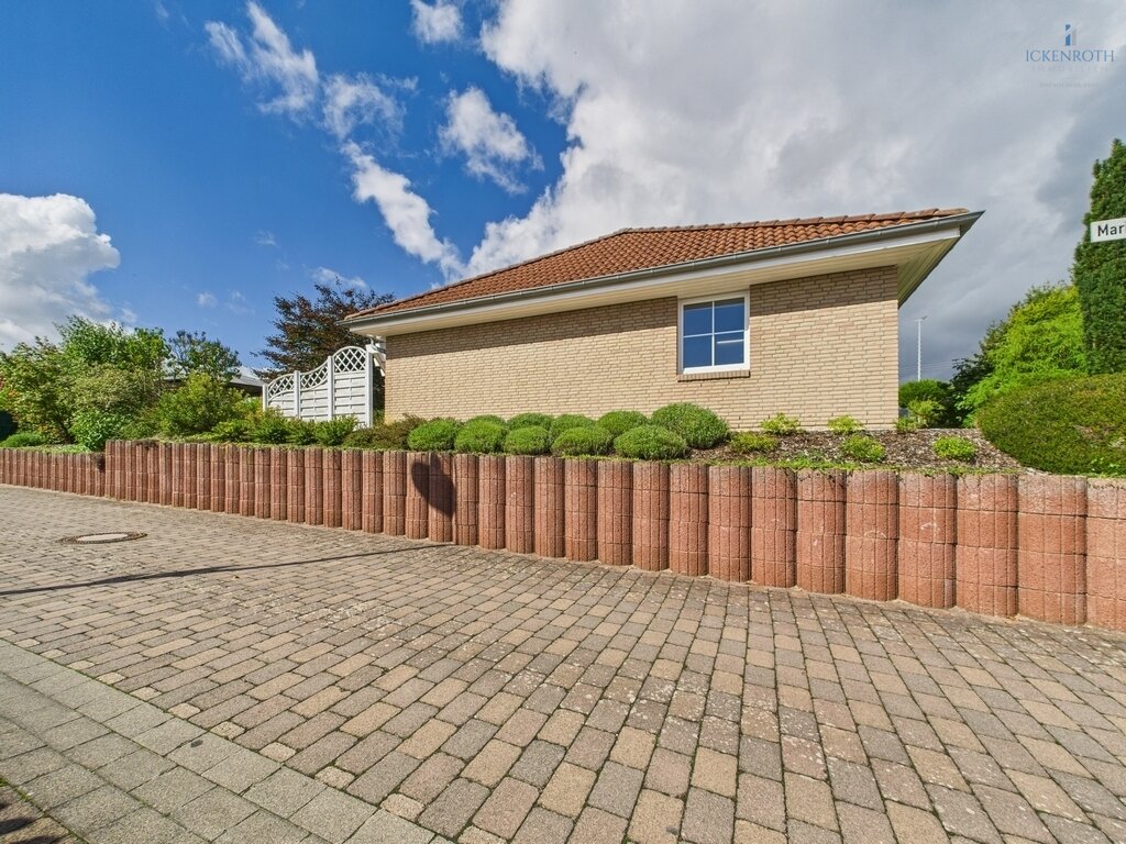 **Traumhafter Bungalow mit idyllischem Garten, XXL Garage, Wintergarten, barrierefrei!**