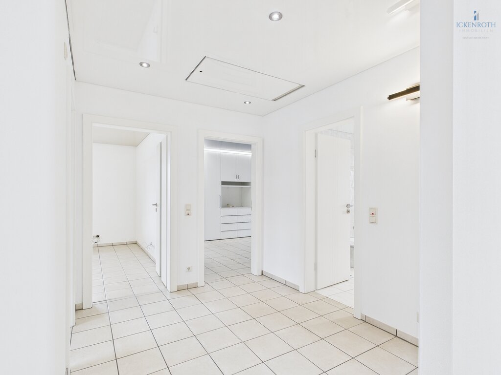 **Traumhafter Bungalow mit idyllischem Garten, XXL Garage, Wintergarten, barrierefrei!**