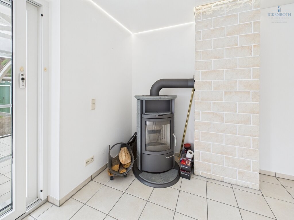 **Traumhafter Bungalow mit idyllischem Garten, XXL Garage, Wintergarten, barrierefrei!**