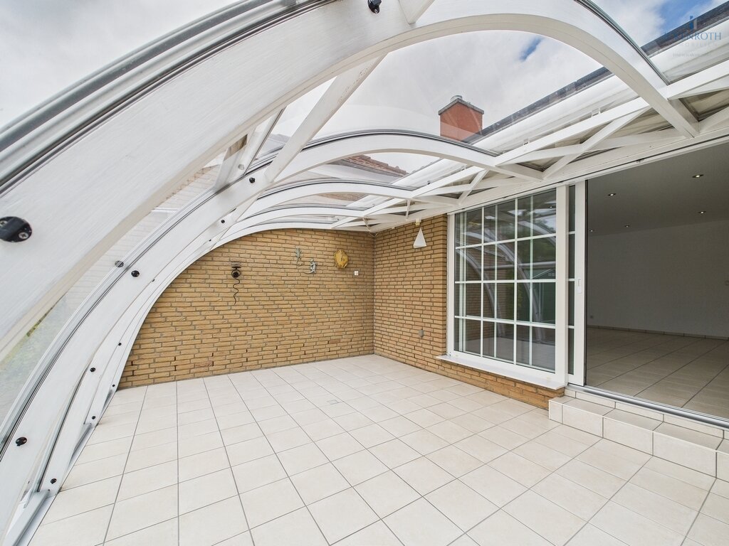 **Traumhafter Bungalow mit idyllischem Garten, XXL Garage, Wintergarten, barrierefrei!**