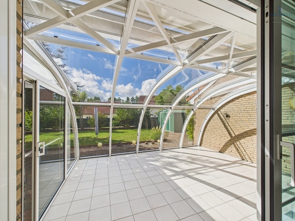 **Traumhafter Bungalow mit idyllischem Garten, XXL Garage, Wintergarten, barrierefrei!**