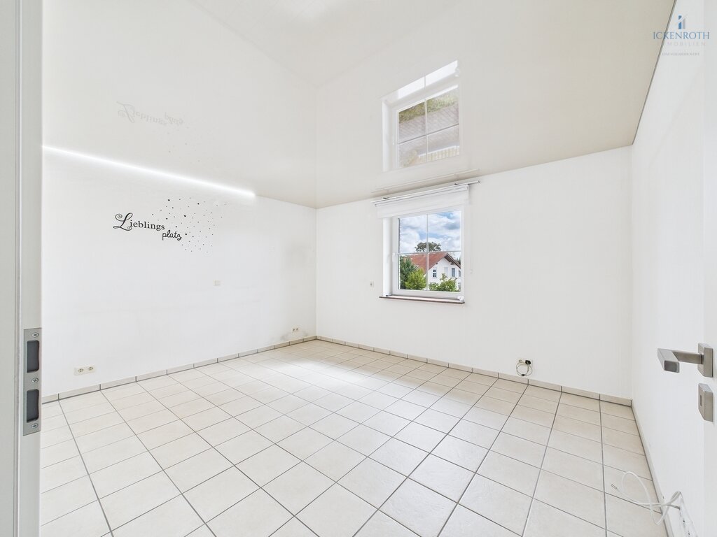 **Traumhafter Bungalow mit idyllischem Garten, XXL Garage, Wintergarten, barrierefrei!**