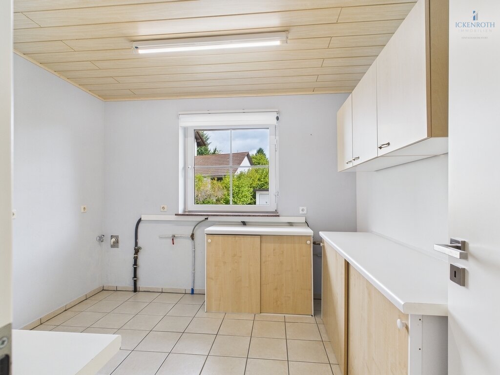 **Traumhafter Bungalow mit idyllischem Garten, XXL Garage, Wintergarten, barrierefrei!**