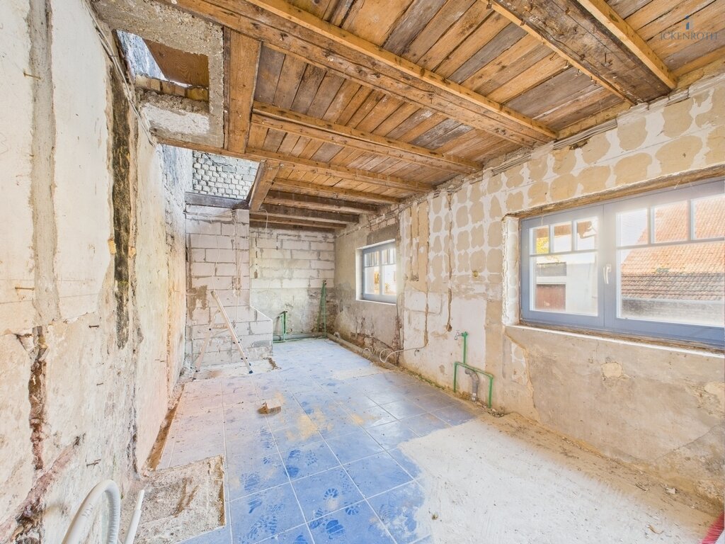 **Modernes Einfamilienhaus mit Ausbaufläche, gr. Scheune, Gartengrundstück + idyllischer Wiesenfläche! Tolle Kombination!**