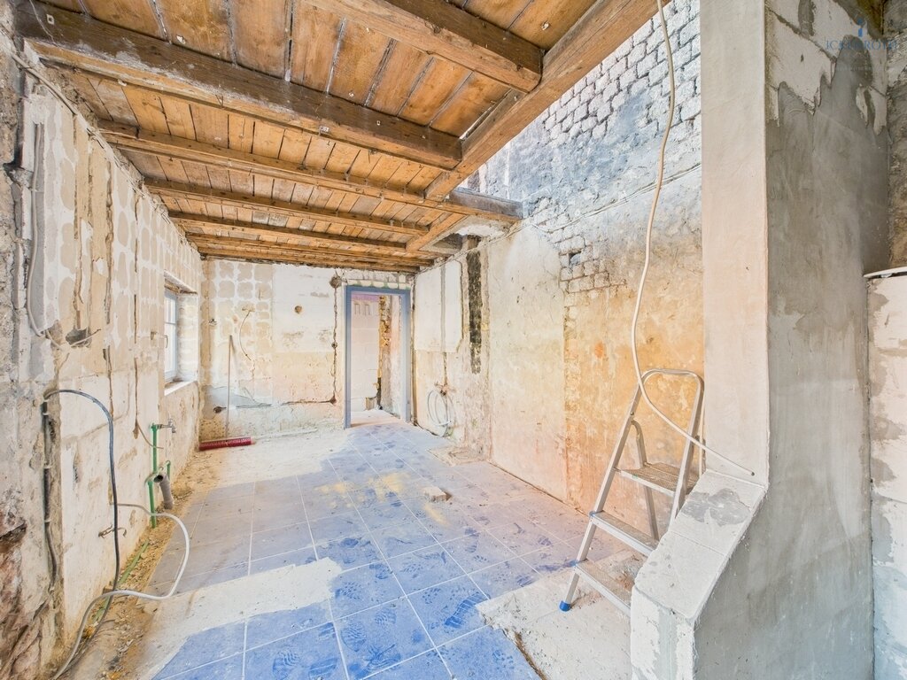 **Modernes Einfamilienhaus mit Ausbaufläche, gr. Scheune, Gartengrundstück + idyllischer Wiesenfläche! Tolle Kombination!**