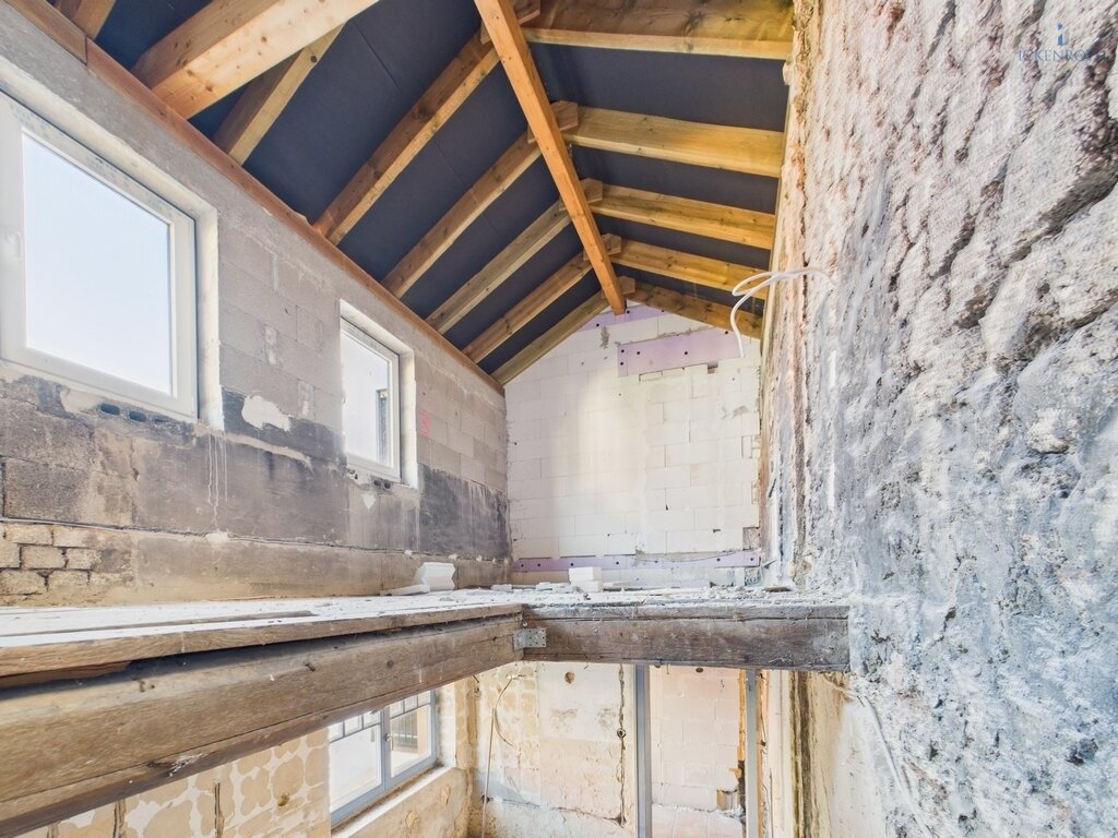 **Modernes Einfamilienhaus mit Ausbaufläche, gr. Scheune, Gartengrundstück + idyllischer Wiesenfläche! Tolle Kombination!**