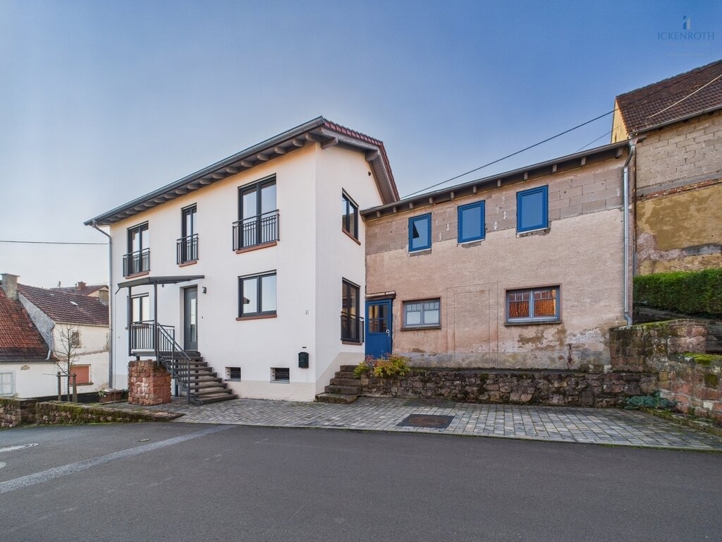 **Modernes Einfamilienhaus mit Ausbaufläche, gr. Scheune, Gartengrundstück + idyllischer Wiesenfläche! Tolle Kombination!**