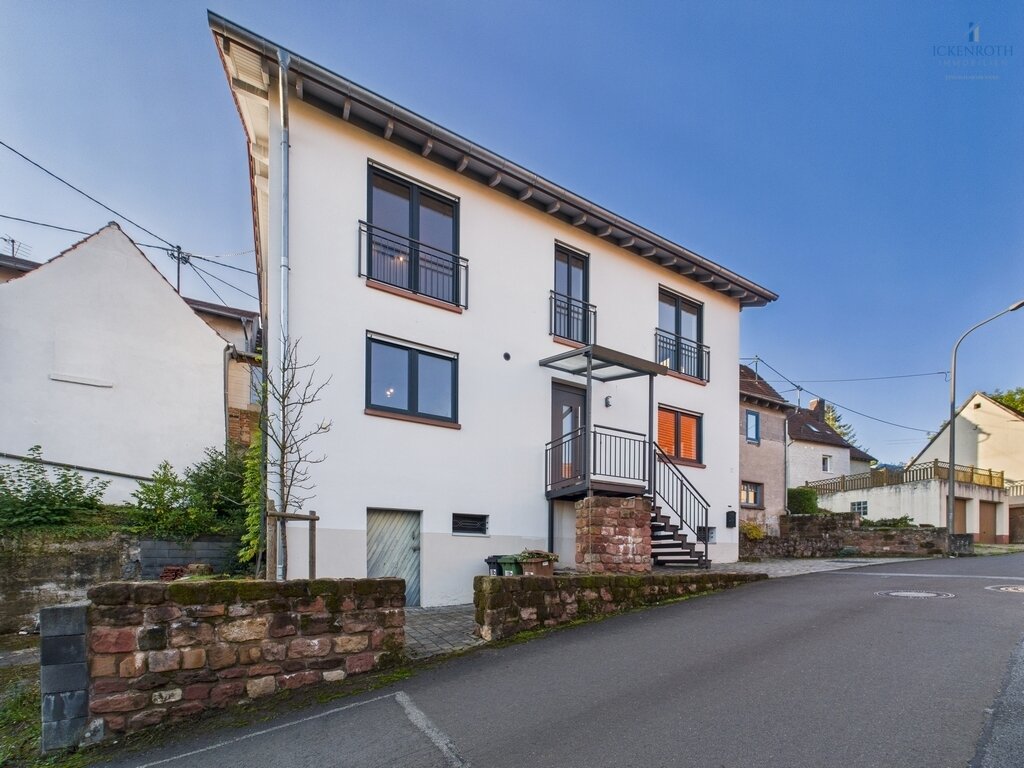 **Modernes Einfamilienhaus mit Ausbaufläche, gr. Scheune, Gartengrundstück + idyllischer Wiesenfläche! Tolle Kombination!**