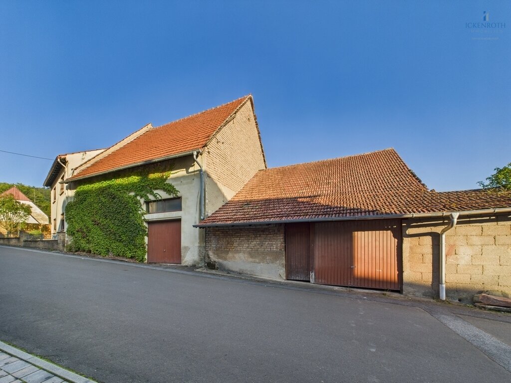 **Modernes Einfamilienhaus mit Ausbaufläche, gr. Scheune, Gartengrundstück + idyllischer Wiesenfläche! Tolle Kombination!**