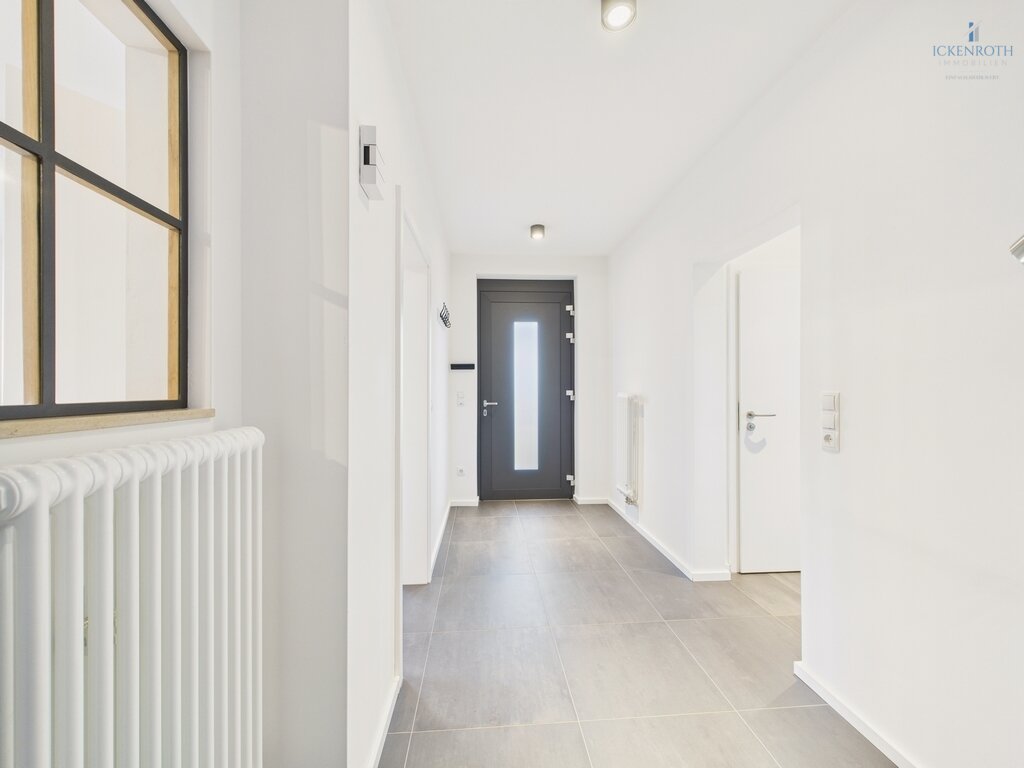 **Modernes Einfamilienhaus mit Ausbaufläche, gr. Scheune, Gartengrundstück + idyllischer Wiesenfläche! Tolle Kombination!**