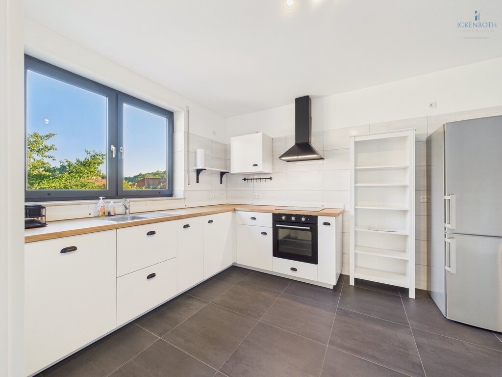 **Modernes Einfamilienhaus mit Ausbaufläche, gr. Scheune, Gartengrundstück + idyllischer Wiesenfläche! Tolle Kombination!**