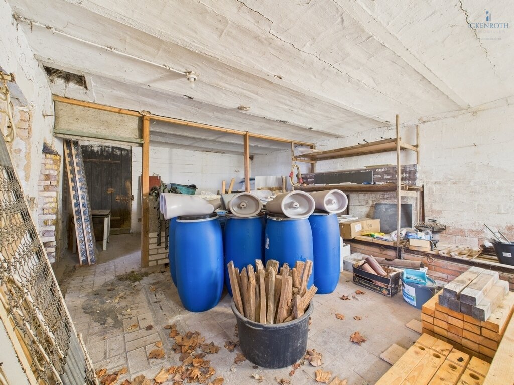 **Modernes Einfamilienhaus mit Ausbaufläche, gr. Scheune, Gartengrundstück + idyllischer Wiesenfläche! Tolle Kombination!**