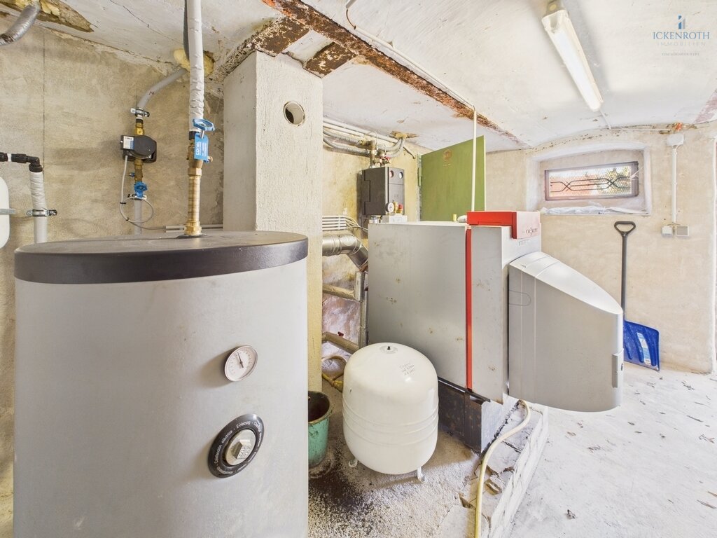 **Modernes Einfamilienhaus mit Ausbaufläche, gr. Scheune, Gartengrundstück + idyllischer Wiesenfläche! Tolle Kombination!**