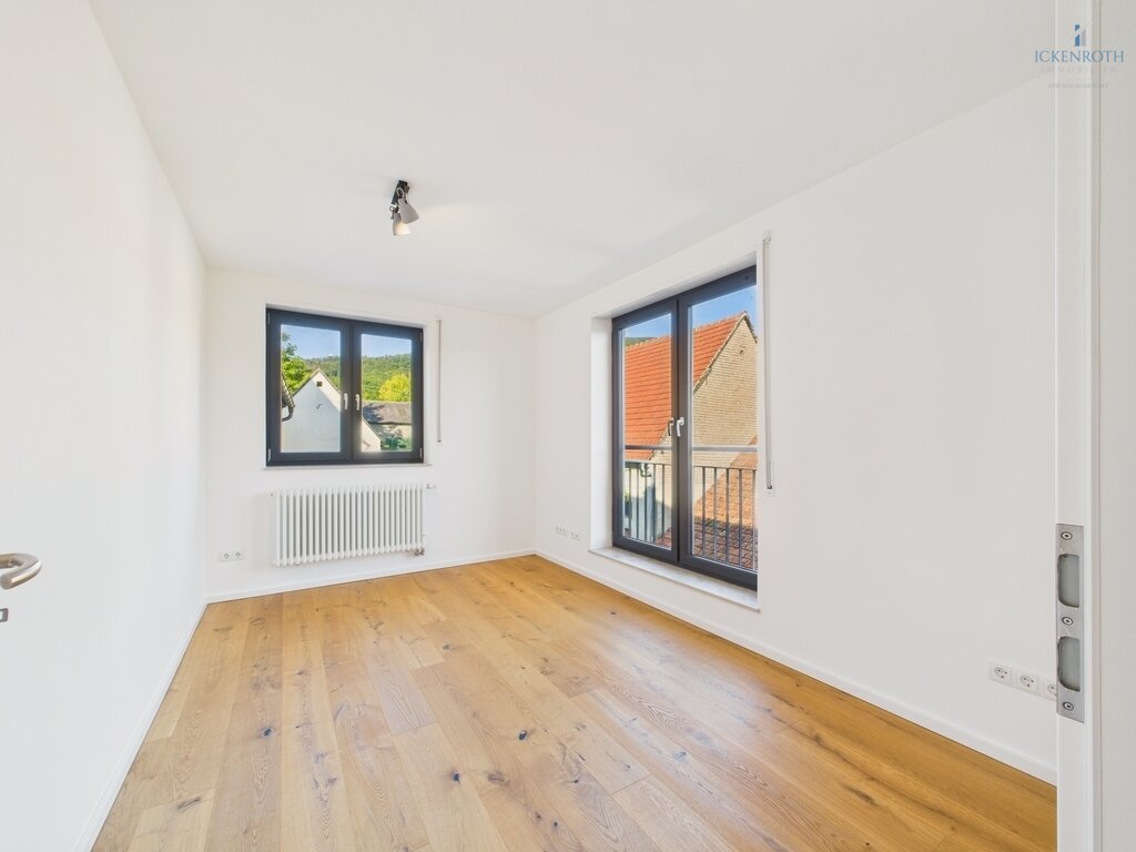 **Modernes Einfamilienhaus mit Ausbaufläche, gr. Scheune, Gartengrundstück + idyllischer Wiesenfläche! Tolle Kombination!**