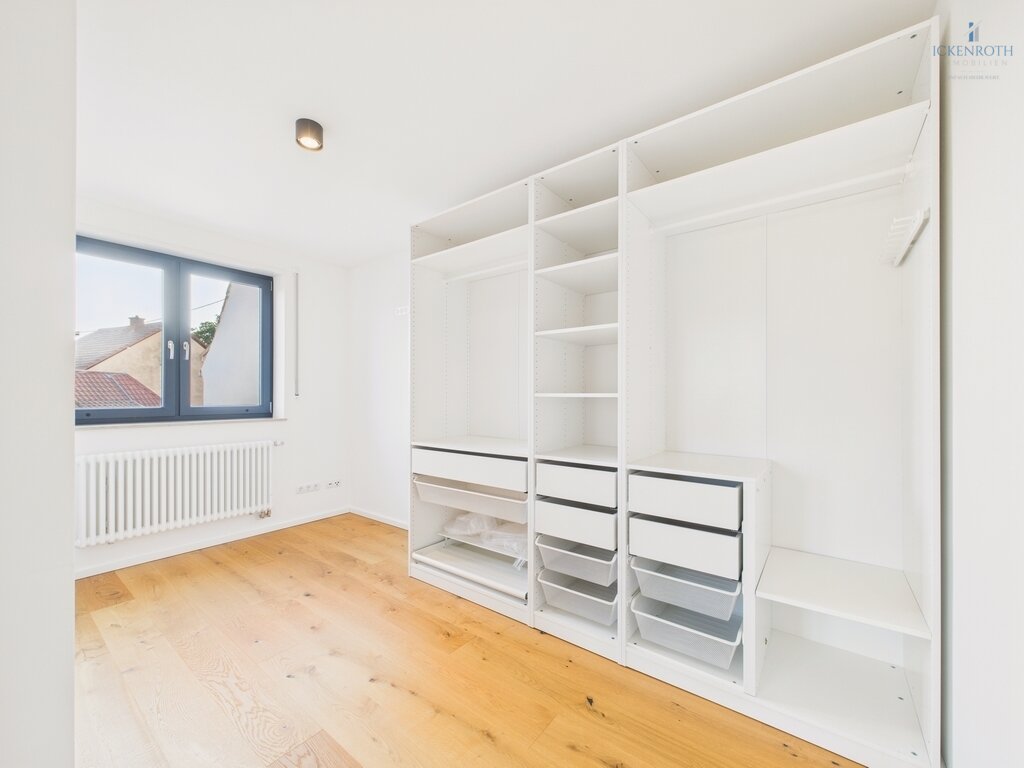 **Modernes Einfamilienhaus mit Ausbaufläche, gr. Scheune, Gartengrundstück + idyllischer Wiesenfläche! Tolle Kombination!**