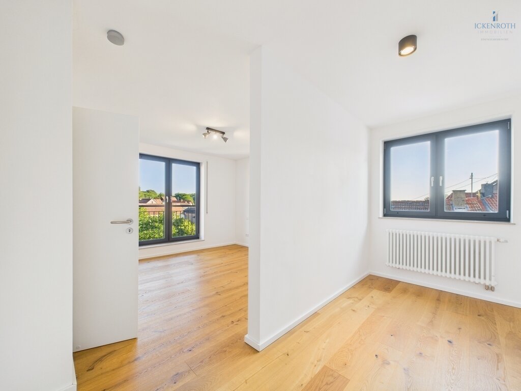 **Modernes Einfamilienhaus mit Ausbaufläche, gr. Scheune, Gartengrundstück + idyllischer Wiesenfläche! Tolle Kombination!**