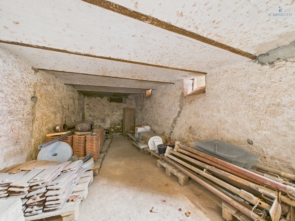 **Modernes Einfamilienhaus mit Ausbaufläche, gr. Scheune, Gartengrundstück + idyllischer Wiesenfläche! Tolle Kombination!**