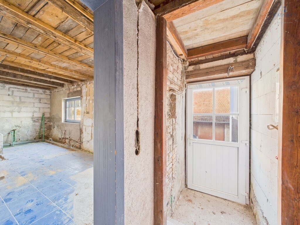 **Modernes Einfamilienhaus mit Ausbaufläche, gr. Scheune, Gartengrundstück + idyllischer Wiesenfläche! Tolle Kombination!**