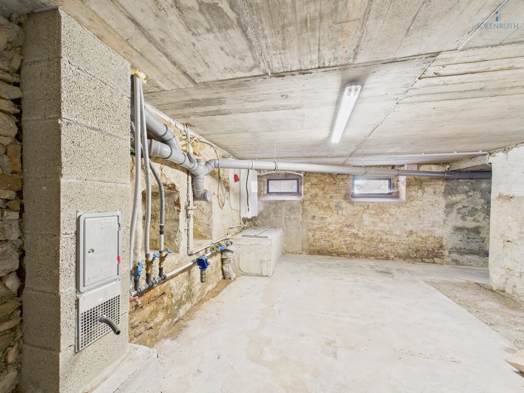 **Modernes Einfamilienhaus mit Ausbaufläche, gr. Scheune, Gartengrundstück + idyllischer Wiesenfläche! Tolle Kombination!**