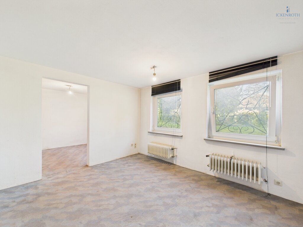 **Sanierungsbedürftiges EFH (ca.227m²) mit guter Raumaufteilung, Garten, gr. Garage -tolle Lage!**