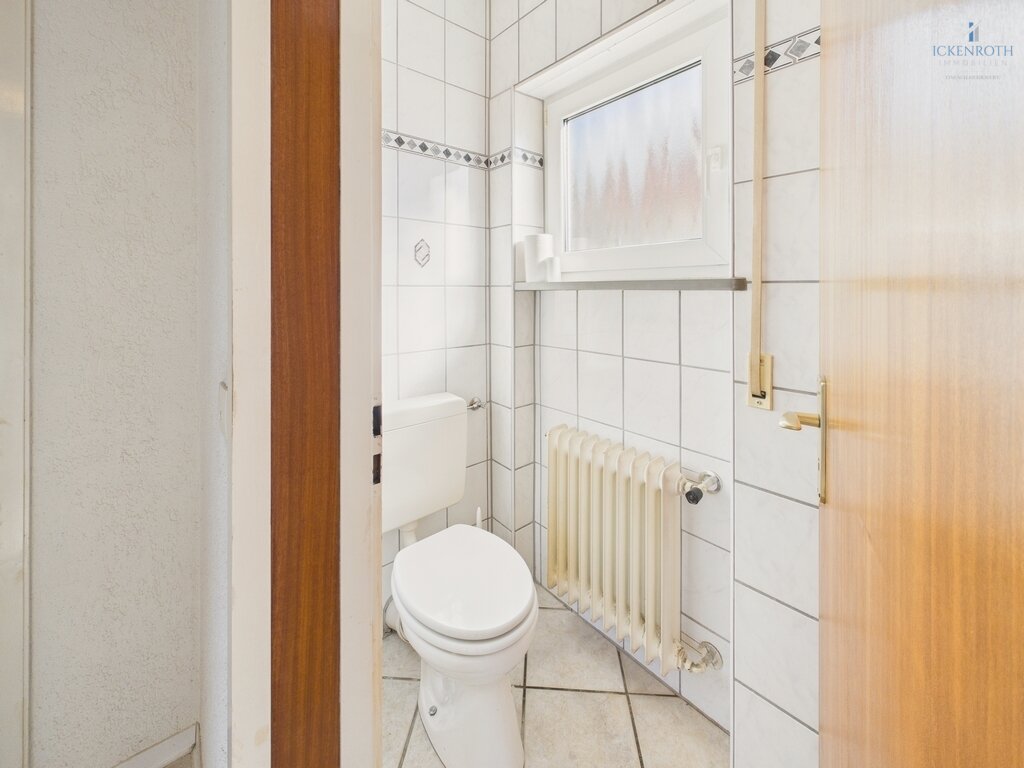 **Sanierungsbedürftiges EFH (ca.227m²) mit guter Raumaufteilung, Garten, gr. Garage -tolle Lage!**