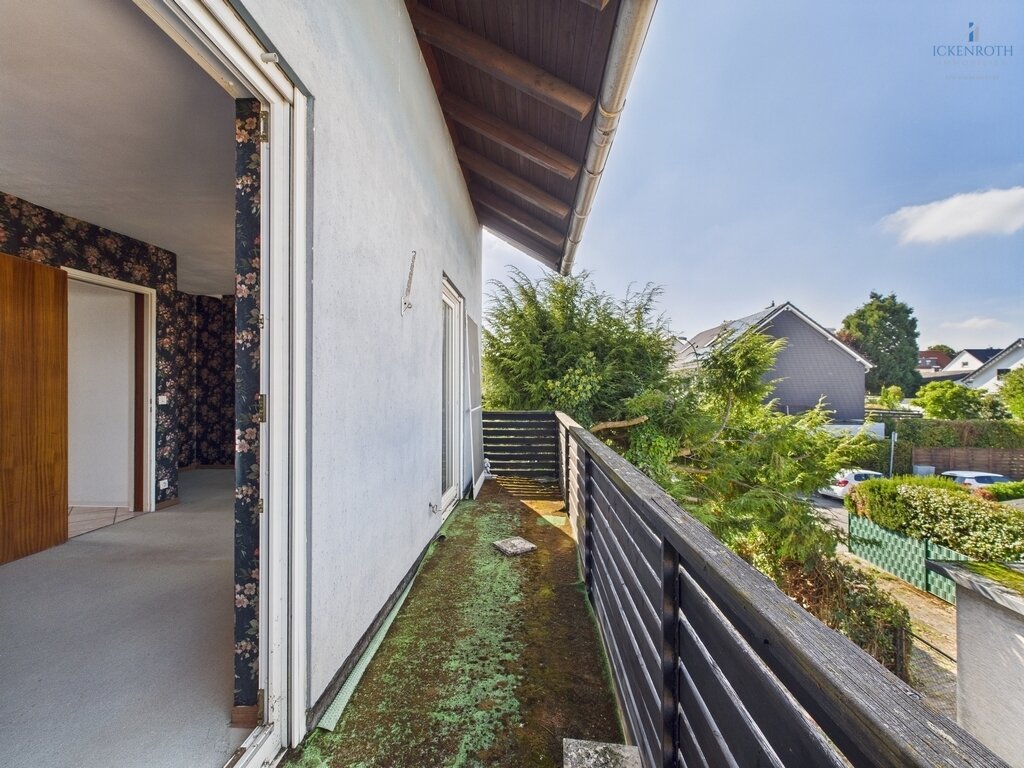 **Sanierungsbedürftiges EFH (ca.227m²) mit guter Raumaufteilung, Garten, gr. Garage -tolle Lage!**