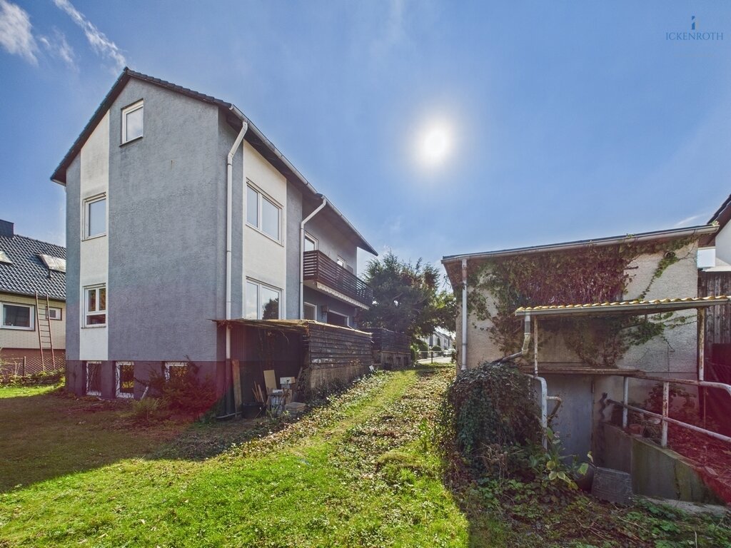 **Sanierungsbedürftiges EFH (ca.227m²) mit guter Raumaufteilung, Garten, gr. Garage -tolle Lage!**