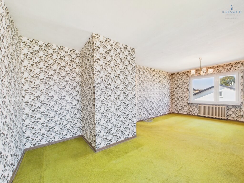 **Sanierungsbedürftiges EFH (ca.227m²) mit guter Raumaufteilung, Garten, gr. Garage -tolle Lage!**