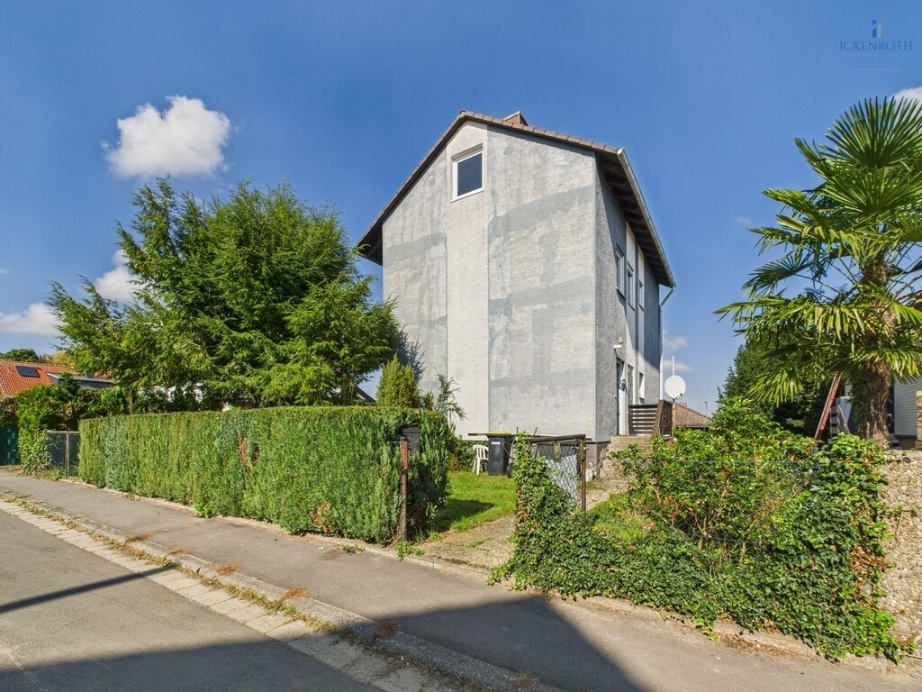 **Sanierungsbedürftiges EFH (ca.227m²) mit guter Raumaufteilung, Garten, gr. Garage -tolle Lage!**