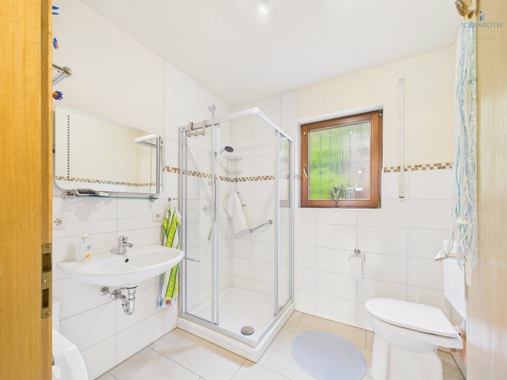 **Schönes 1-2 Familienhaus mit tollen Gartenflächen, guter Raumaufteilung, Garage, uvm.-ruhige Lage!**