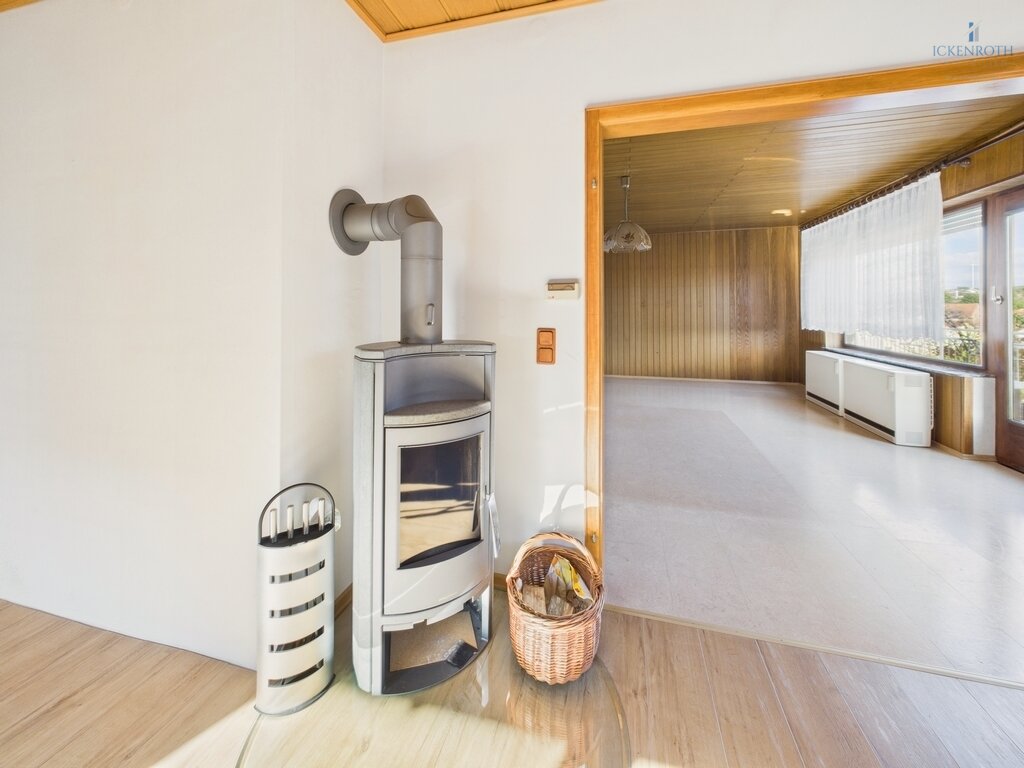 **Schönes 1-2 Familienhaus mit tollen Gartenflächen, guter Raumaufteilung, Garage, uvm.-ruhige Lage!**