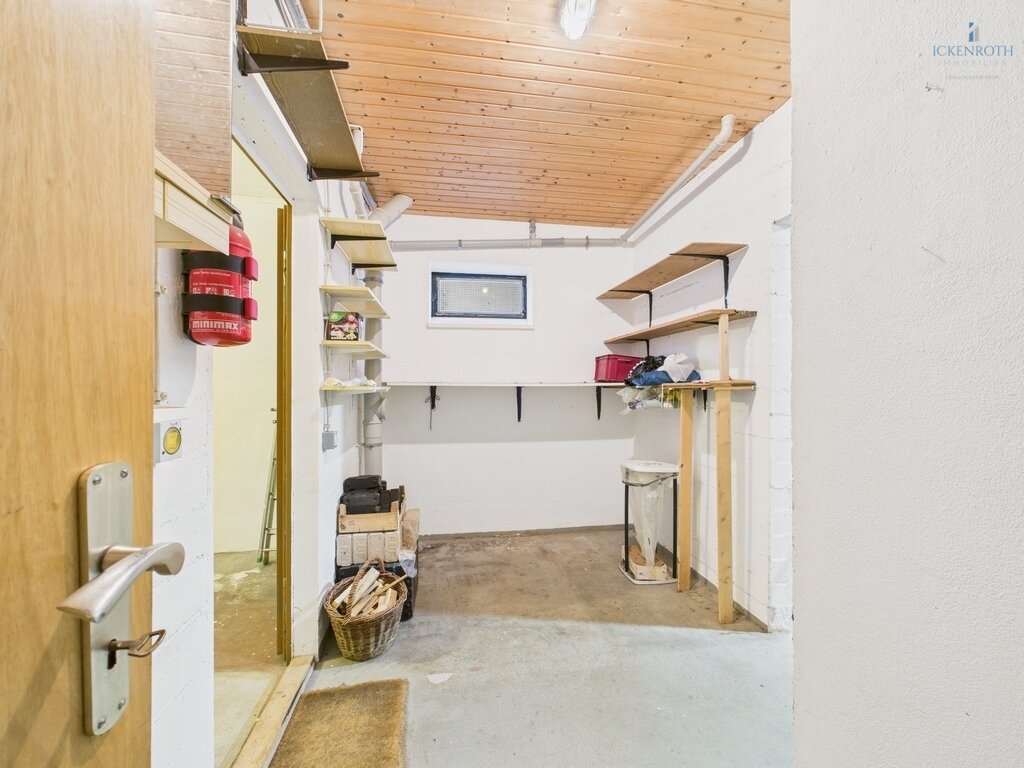 **Schönes 1-2 Familienhaus mit tollen Gartenflächen, guter Raumaufteilung, Garage, uvm.-ruhige Lage!**